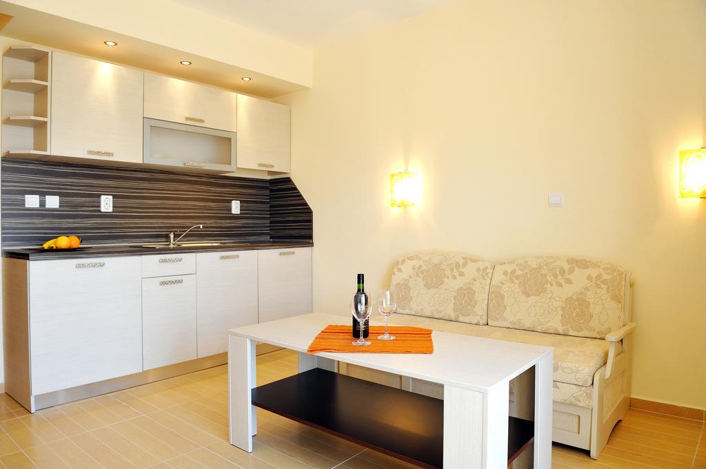 Hotel Iris Νεσέμπαρ Δωμάτιο φωτογραφία