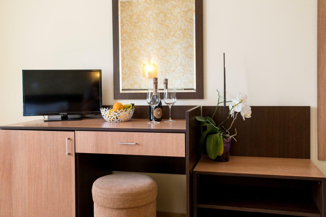Hotel Iris Νεσέμπαρ Εξωτερικό φωτογραφία